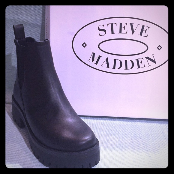 Steve Madden Mission Bootie Size 6 
